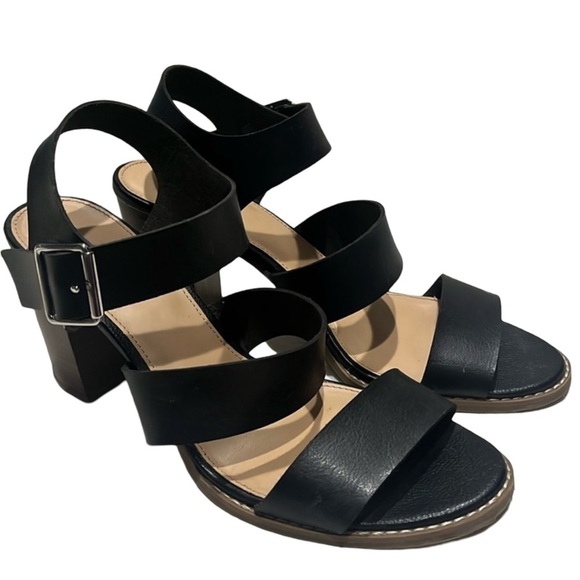 Old Navy Heeled Sandals - Picture 2 of 3